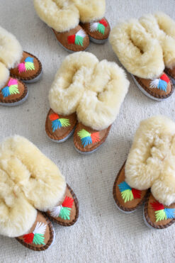 Women’s Sheepskin Moccasin Slippers – Cream Collar