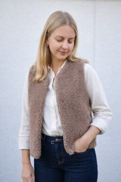 Short Merino Wool Gilet  - Oak Brown