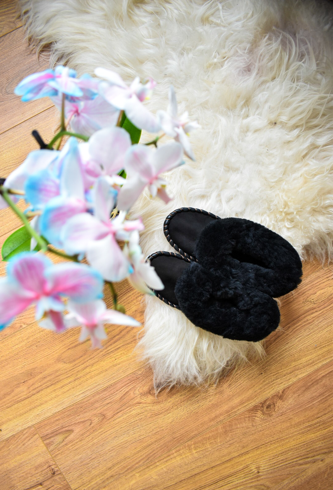 Women's Sheepskin Moccasin Slippers - Black