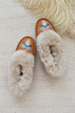 Women’s Sheepskin Moccasin Slippers – ILA