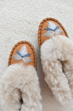Alternative view of Women’s Sheepskin Moccasin Slippers – ILA